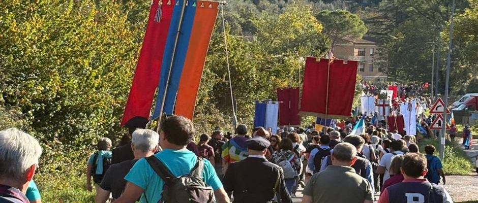 IN MARCIA DA PERUGIA A ASSISI PER LA PACE. BARBACCI: VIVERE LE RELAZIONI UMANE NEL SEGNO DELLA FRATERNITÀ
